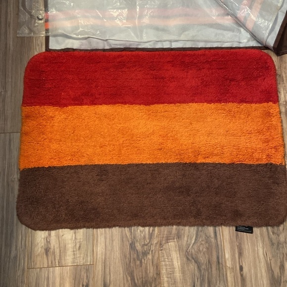 Shower curtain, liner and bath mat - Picture 7 of 11